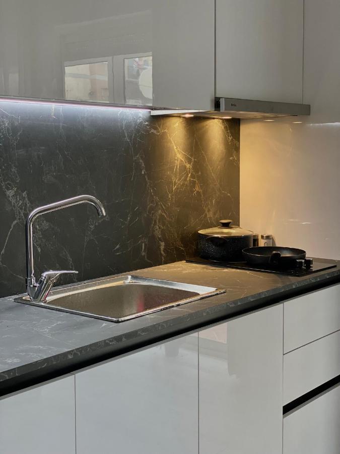 Newly Renovated One Bedroom Apartment In 地拉那 外观 照片